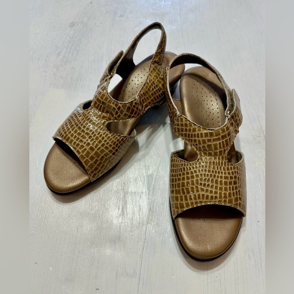 SAS Womens 7.5 M Tripad Comfort Leather Sandals Croc Embossed Made USA